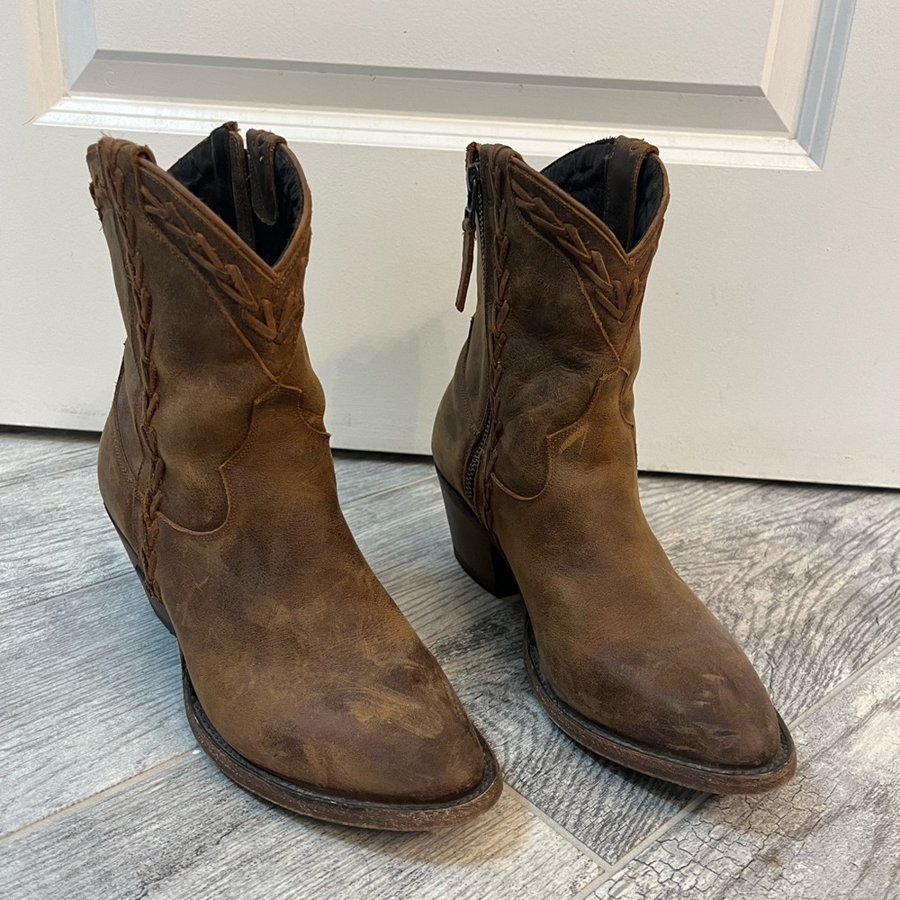 LANE cowgirl boots. Women’s size 7.5